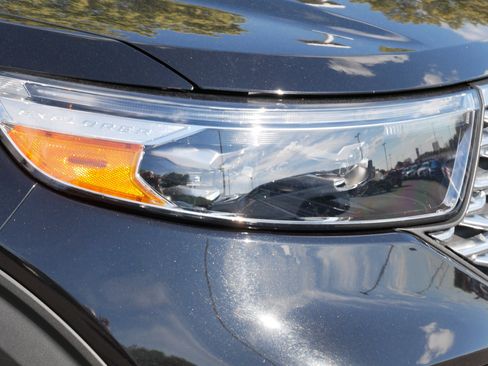 Used 2022 Ford Explorer Platinum w/ Equipment Group 601A AWD/4WD image 16