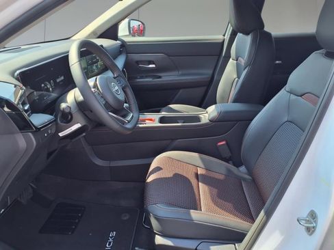 New 2025 Nissan Kicks SR image 12