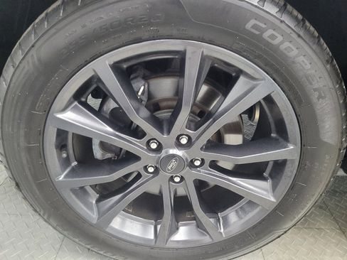Used 2019 Ford Explorer XLT w/ Equipment Group 202A AWD/4WD image 31