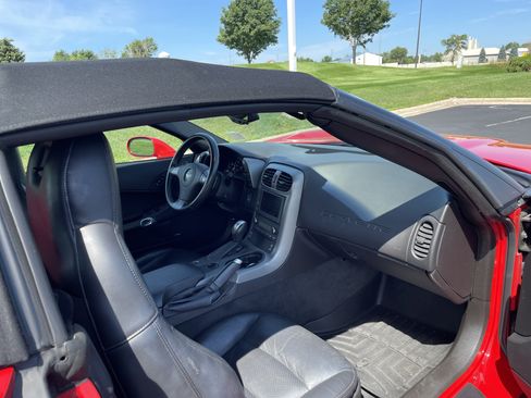 Used 2007 Chevrolet Corvette Convertible w/ Preferred Equipment Group RWD image 17