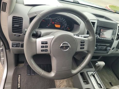 Used 2017 Nissan Frontier SV image 30