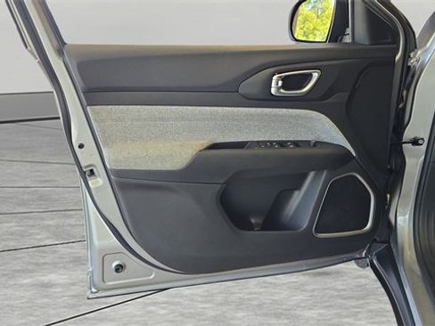 Used 2022 Jeep Compass Latitude image 12