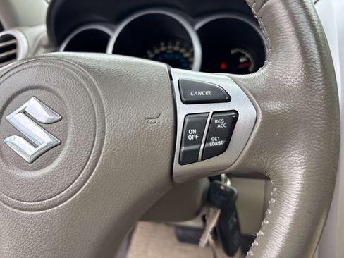 Used 2012 Suzuki Grand Vitara Limited AWD/4WD image 19