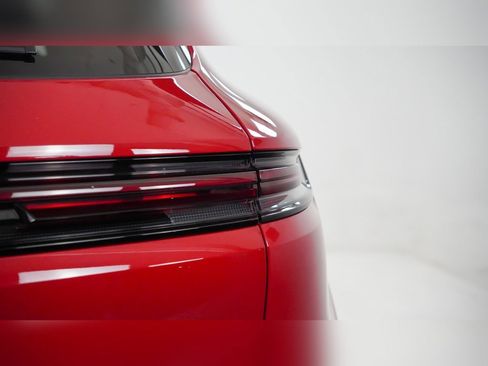 Certified 2025 Porsche Cayenne image 12