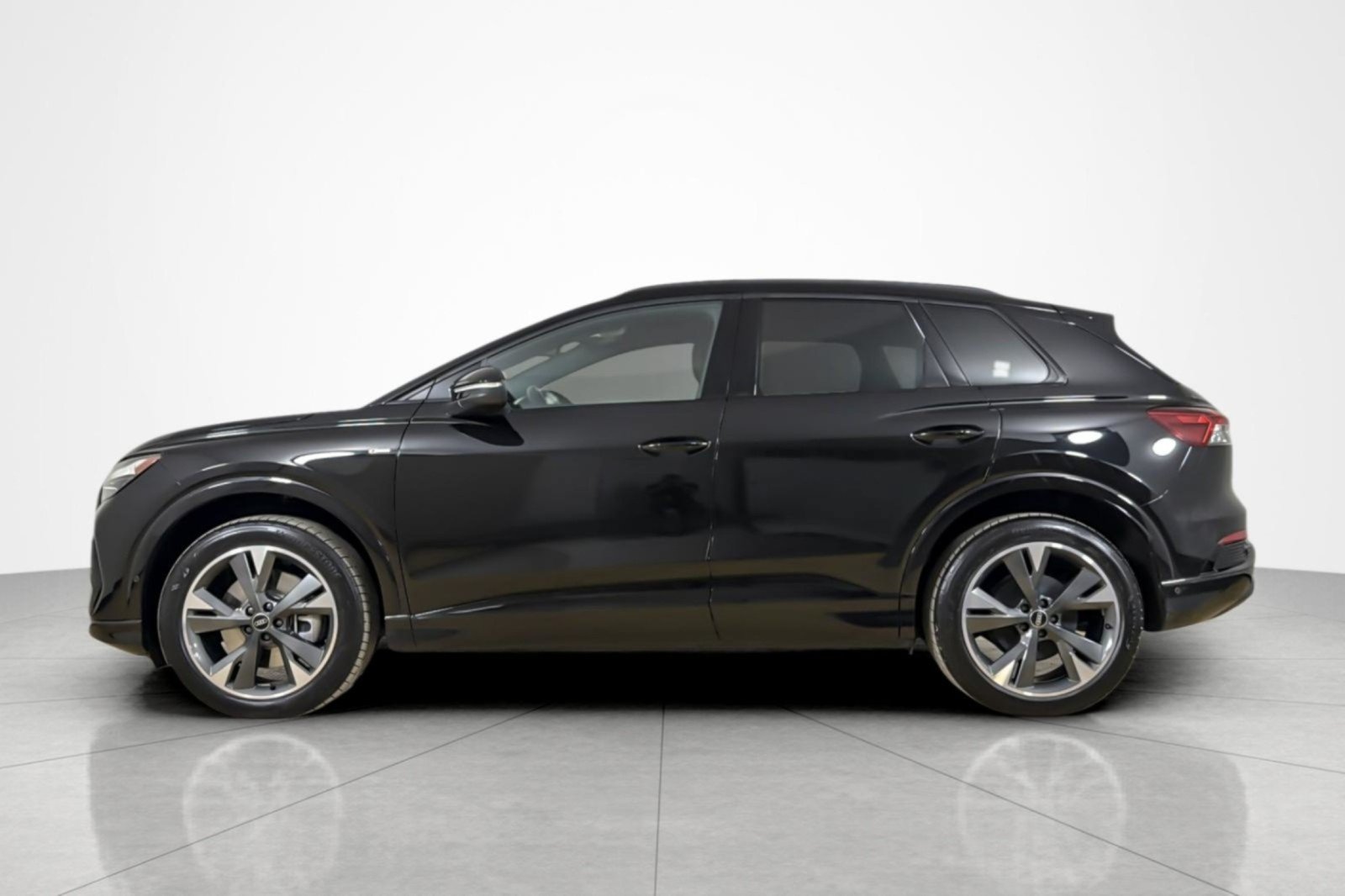 Certified 2023 Audi Q4 e-tron Premium Plus w/ Premium Plus AWD/4WD image 2