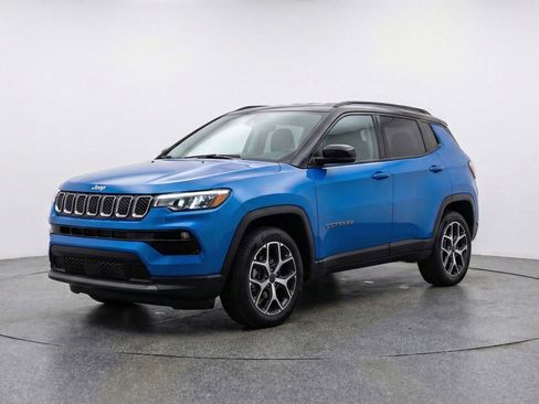 Used 2025 Jeep Compass Limited AWD/4WD image 3
