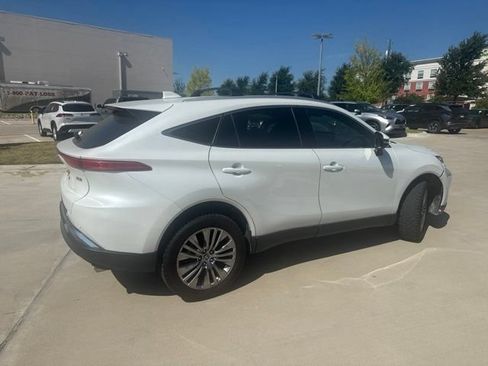 Used 2023 Toyota Venza XLE AWD/4WD image 3
