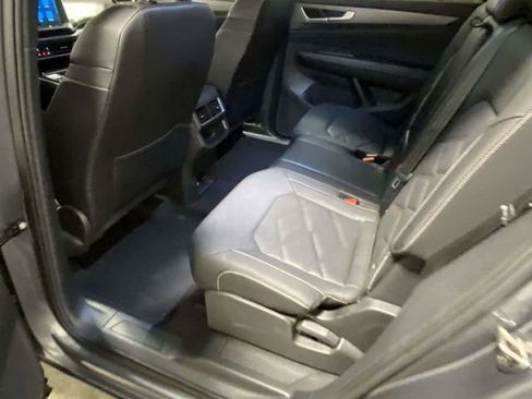 Used 2024 Volkswagen Atlas Cross Sport SE image 9