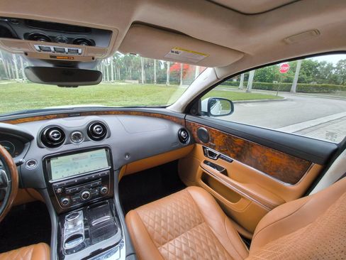 Used 2019 Jaguar XJ L Portfolio RWD image 11