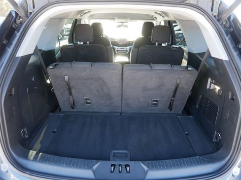 Certified 2022 Ford Explorer XLT w/ Class IV Trailer Tow Package image 8