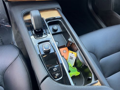 Used 2024 Volvo XC90 B6 Plus image 18