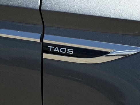 Used 2022 Volkswagen Taos SE w/ IQ.Drive SE Package FWD image 10