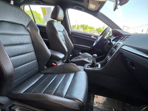 Used 2015 Volkswagen Golf 4-Door FWD image 14