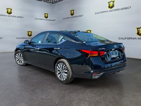 Used 2025 Nissan Altima 2.5 SV FWD image 3