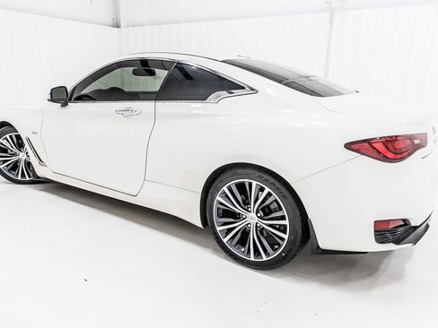 Used 2018 INFINITI Q60 3.0t Luxe w/ Sensory Package 3.0T Luxe RWD image 3