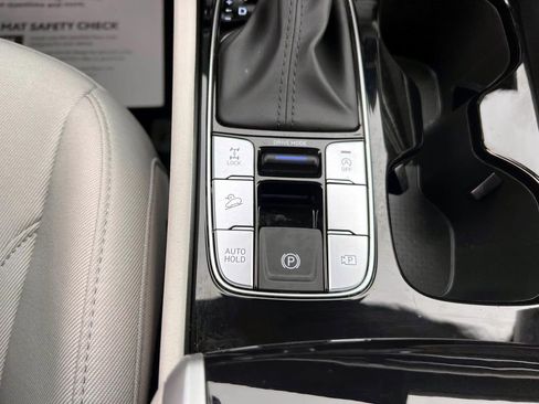 Certified 2025 Hyundai Tucson SE image 20