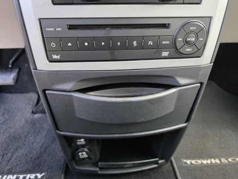 Used 2010 Chrysler Town & Country Touring Plus w/ Safetytec Group FWD image 24