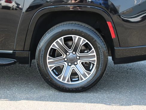 Used 2024 Jeep Wagoneer L Series II w/ Flexible Seating Group image 16