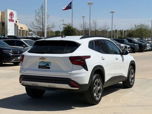 Used 2025 Chevrolet Trax LT image 4