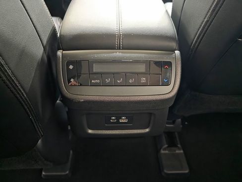 Used 2023 Nissan Pathfinder SL AWD/4WD image 16