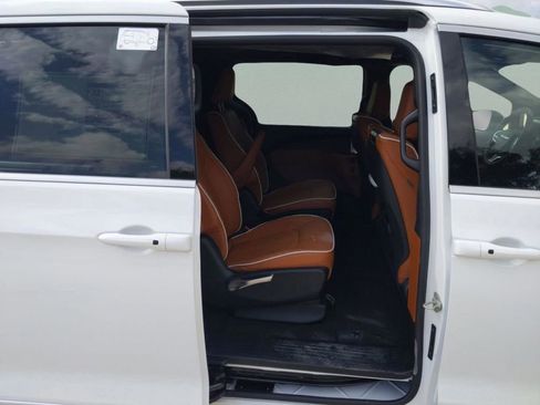 New 2026 Chrysler Pacifica Pinnacle image 27