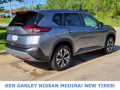 Used 2023 Nissan Rogue SV AWD/4WD image 3