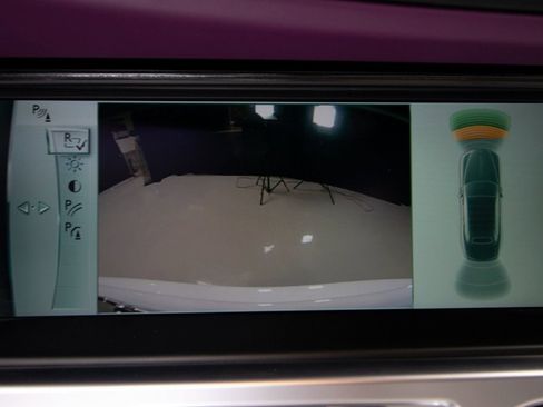 Used 2017 Rolls-Royce Dawn image 32