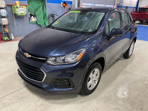 Used 2018 Chevrolet Trax LS AWD/4WD image 3