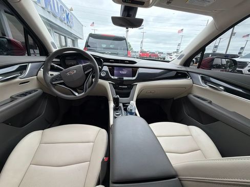 Used 2025 Cadillac XT6 Premium Luxury w/ Technology Package AWD/4WD image 5
