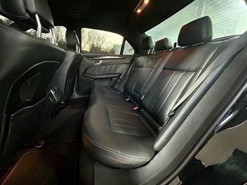 Used 2016 Mercedes-Benz E 400 Sedan image 7