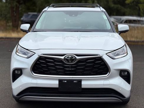 Used 2026 Toyota Highlander Platinum AWD/4WD image 8