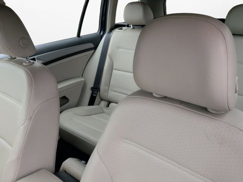 Used 2015 Volkswagen Golf TDI S image 13