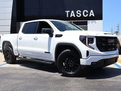 New 2026 GMC Sierra 1500 Elevation w/ LPO, Elevation Black Package