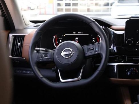Certified 2025 Nissan Pathfinder Platinum AWD/4WD image 25
