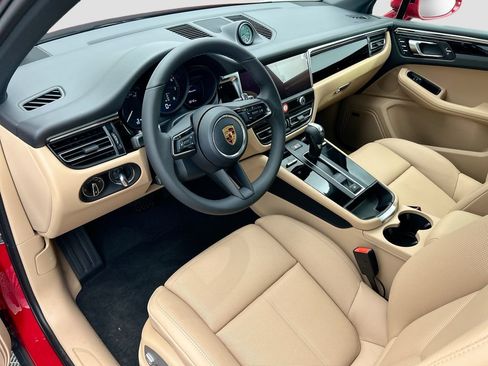 Used 2026 Porsche Macan AWD/4WD image 4