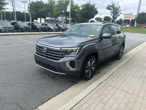 Used 2024 Volkswagen Atlas SE FWD image 4