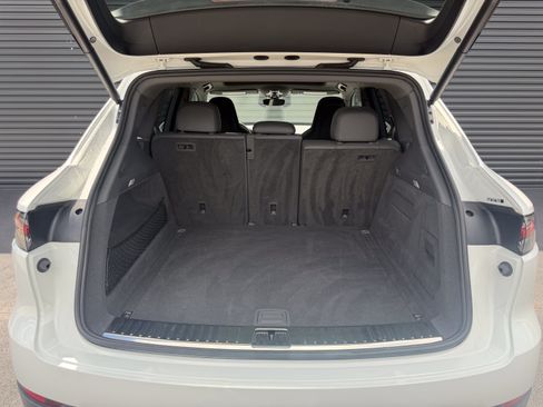 Certified 2023 Porsche Cayenne Platinum Edition AWD/4WD image 11