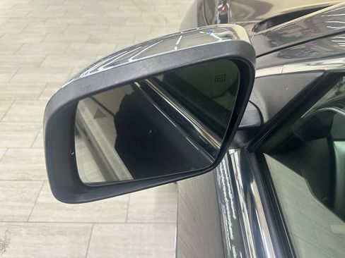 Used 2018 Jeep Grand Cherokee Overland image 16