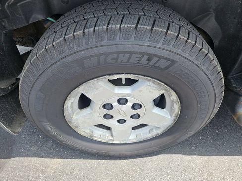 Used 2005 Chevrolet Suburban LT w/ Preferred Equipment Group AWD/4WD image 24
