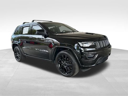 Used 2019 Jeep Grand Cherokee Altitude image 2