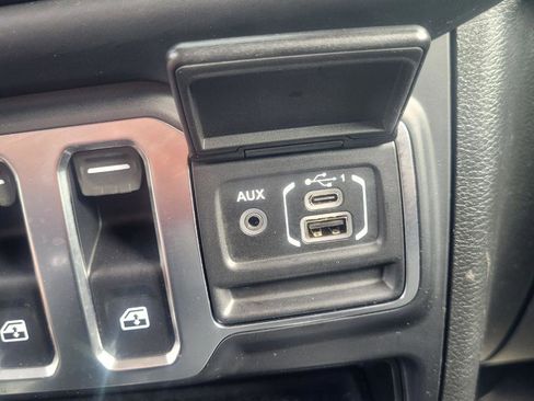 Used 2020 Jeep Wrangler Sport AWD/4WD image 22