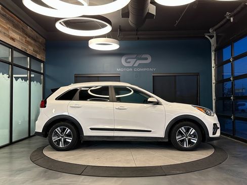 Used 2022 Kia Niro LXS image 2
