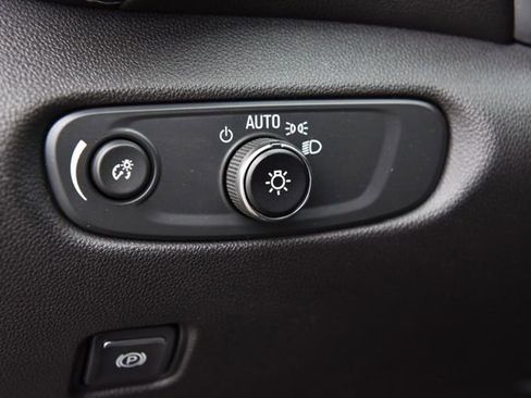 Used 2025 Chevrolet Blazer LT image 9