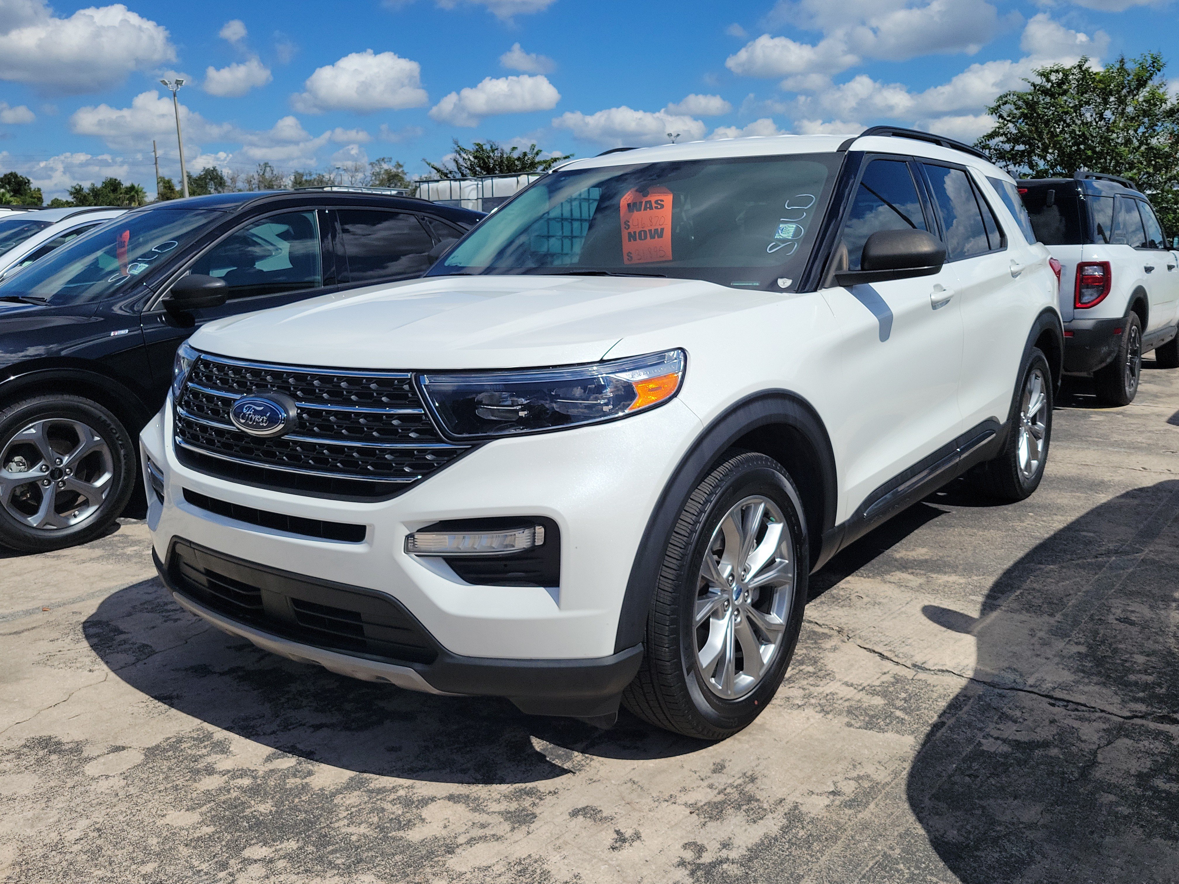Used 2024 Ford Explorer XLT w/ Equipment Group 202A RWD image 3