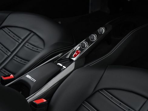 Used 2022 Ferrari F8 Tributo image 20