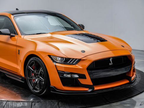 Used 2021 Ford Mustang Shelby GT500 w/ Carbon Fiber Track Pack image 30