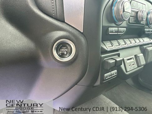 Used 2020 GMC Sierra 1500 SLT w/ Driver Alert Package II AWD/4WD image 9