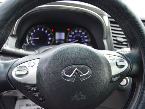 Used 2017 INFINITI QX70 3.7 AWD/4WD image 10