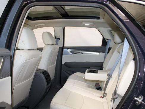 New 2025 Cadillac XT5 Premium Luxury image 8