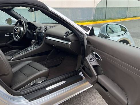 Used 2018 Porsche 718 Boxster RWD image 52